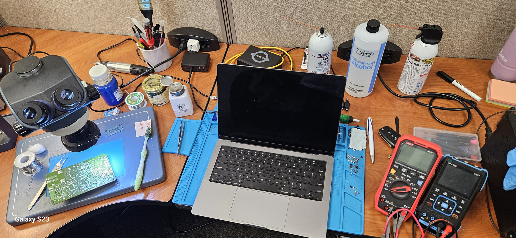Device Craft's full repair workstation with microscope, multimeters, and tools